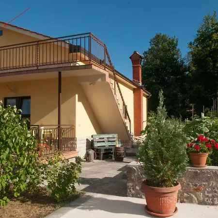 Tre Rose Apartment Zvoneca